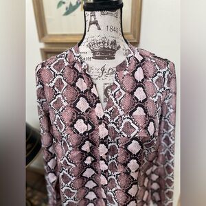 Jones New York pink beige Snakeskin Blouse ~ Optional Tab Sleeve ~ M